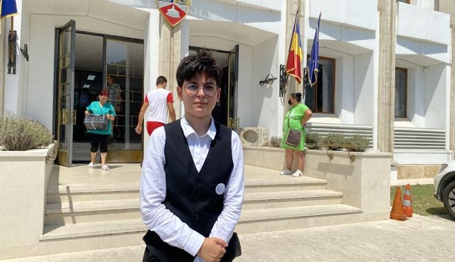 Elevii constănţeni protestează la Ministerul Finanţelor. „Cerem transport gratuit!” - eleviiconstantnei-1629032987.jpg