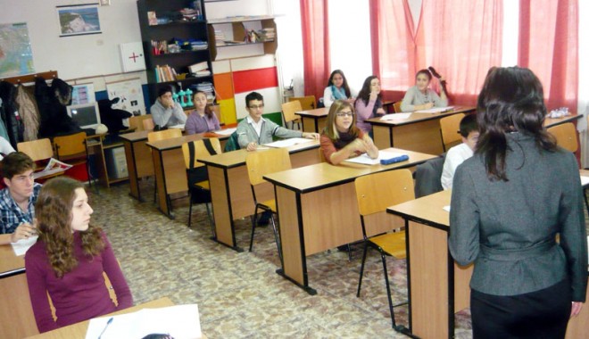 Elevii claselor a VIII-a se pregătesc de Evaluarea Națională - eleviideaviiia-1402837672.jpg