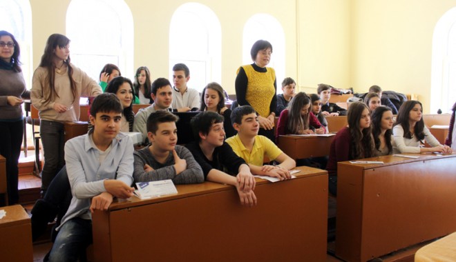 Elevii de la Pedagogic luptă împotriva pericolelor de pe internet - eleviidelapedagogic-1396971782.jpg