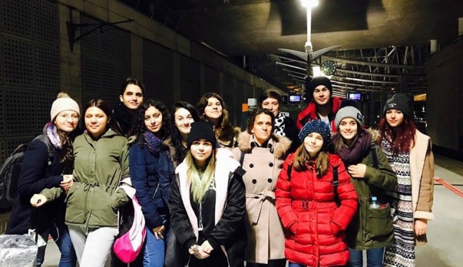 Elevii  din Cernavodă, alături în bănci  de colegii francezi - eleviidincernavoda-1485268445.jpg