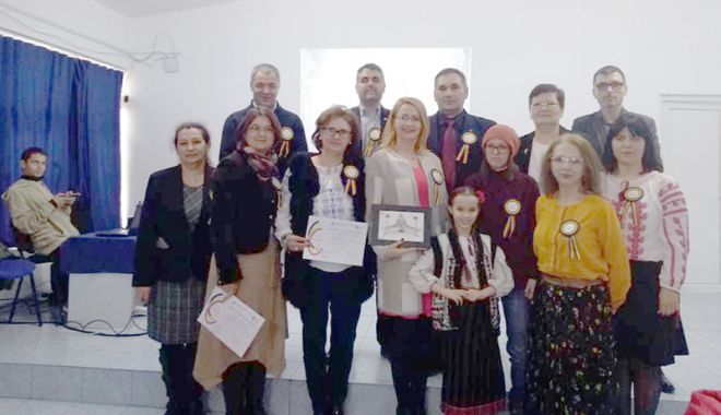 Elevii din Medgidia au sărbătorit 100 de ani de la Unirea Basarabiei cu România - eleviidinmedgidia1-1522173215.jpg