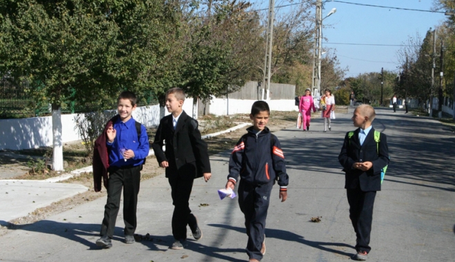 Din ce în ce mai mulți școlari abandonează școala. Asociația Elevilor a dat în judecată Ministerul Educației - eleviiii-1469974684.jpg