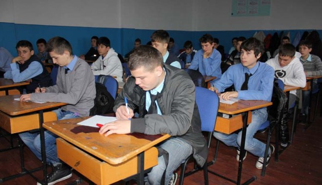 La simulările pentru bacalaureat pot participa și absolvenții din seriile anterioare - eleviinsaladeclasa101344174063-1358443426.jpg