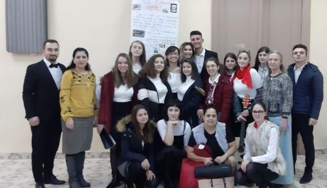 Elevii constănțeni s-au întrecut în colinde - eleviisauintrecut1-1576439961.jpg