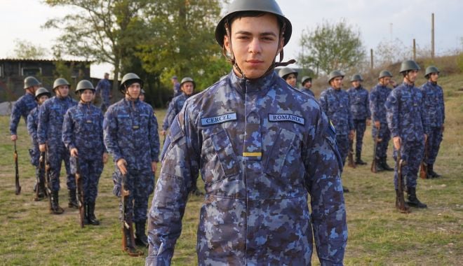 Elevii Şcolii de Maiştri Militari a Forţelor Navale, pregătiți pentru depunerea jurământului - eleviiscolii-1634654327.jpg