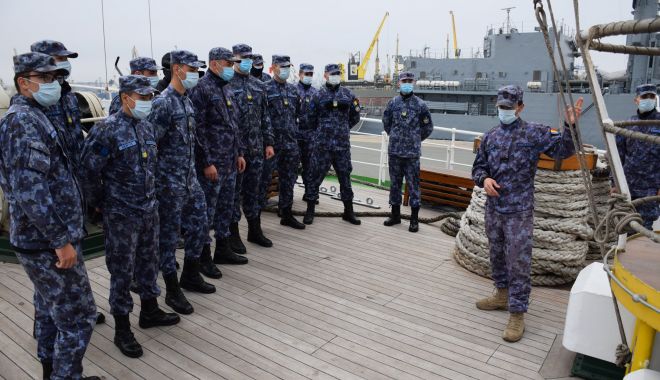 Lecție-vizită în Portul Militar Constanța, pentru elevii Şcolii Militare a Forţelor Navale - eleviiscoliimilitare-1604690908.jpg