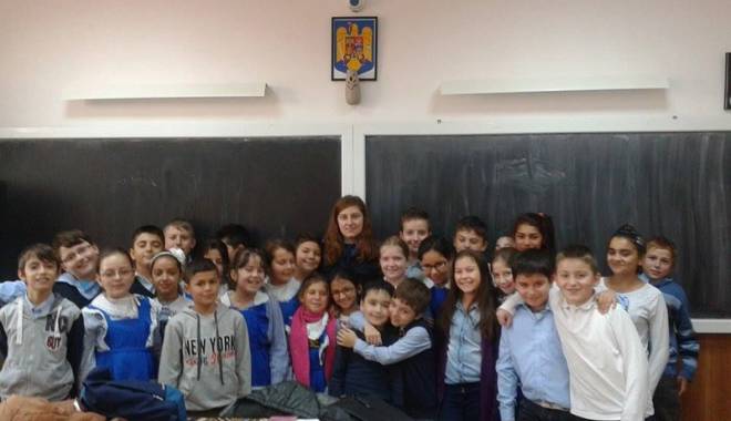 Jandarmii, acțiuni de prevenție în școlile constănțene - elevijandarmi-1459277531.jpg