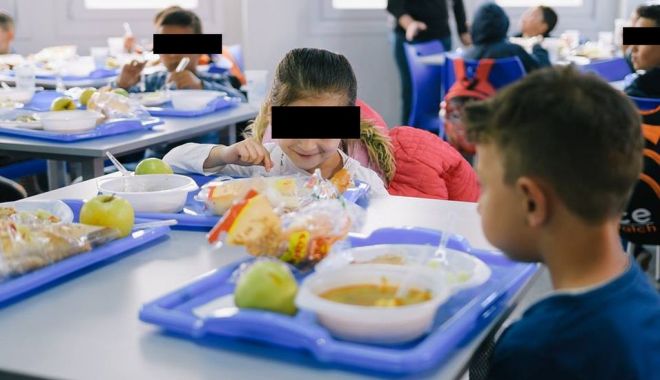 Ministrul Educației: Ce se întâmplă cu programele ''Școală după școală'' și ''Masă în școli'' - elevimasacalda-1574329542.jpg