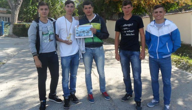 Elevi medgidieni, premianți la tir - elevimedgidieni-1411497737.jpg