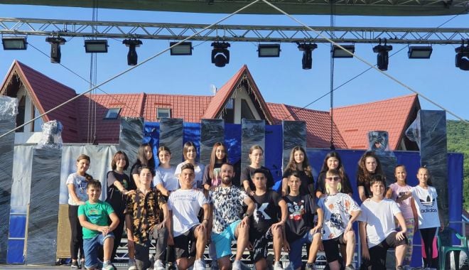 Elevii de etnie turcă au luat parte la o tabără culturală, la Râşnov - elevitabaraudtr-1629721457.jpg
