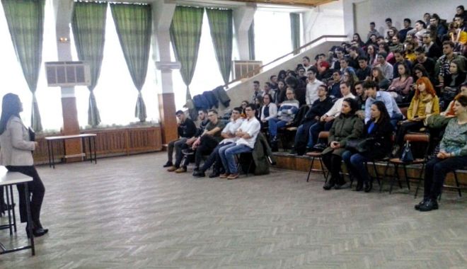 Elev orientat, student angajat. Liceenii de la 