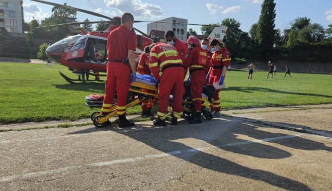 Șase copii, preluați de elicoptere SMURD după ce s-au intoxicat cu un antibiotic - elicopter-1687885101.jpg