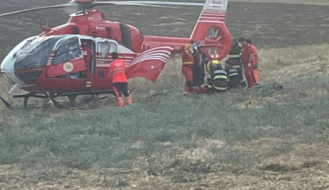Accident rutier grav la Oltina. Intervine elicopterul SMURD - elicopter-1764060309.jpg