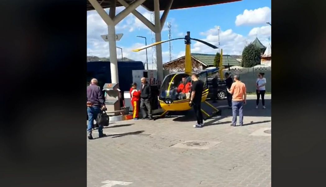 O imagine incredibilă a stârnit multe comentarii pe internet: Un elicopter rămas fără combustibil, a alimentat într-o benzinărie