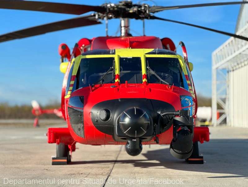 O inimă şi un ficat, transportate pentru transplant, cu un elicopter Black Hawk - elicopter2-1714240494.jpg