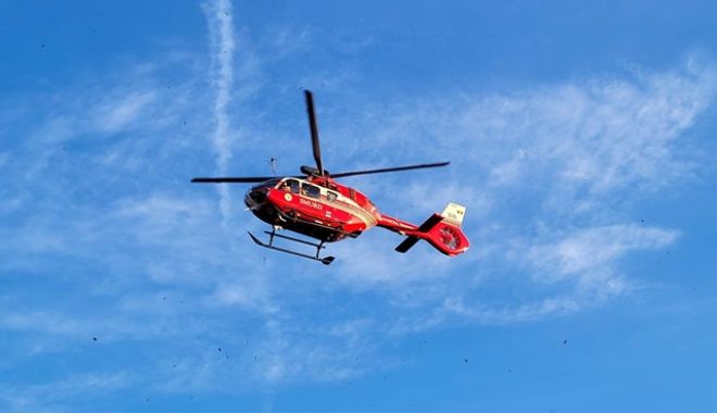 Poliţia cercetează accidentarea gravă, în Masivul Postăvarul, a unei turiste de 17 ani - elicoptersmurdbrasov1-1672399626.jpg