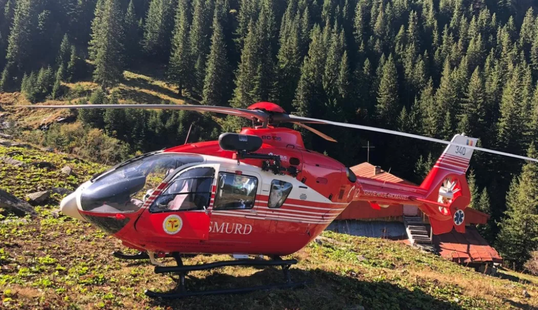 Un bărbat a fost rănit după ce s-a răsturnat cu ATV-ul. Transportat cu elicopterul SMURD - elicoptersmurdinzonamunte-1776232306.webp