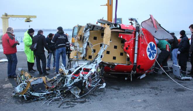 BLESTEM SAU COINCIDENȚĂ? Tragediile aviatice de pe lacul Siutghiol / GALERIE FOTO - elicoptersmurdprabusit35-1418799393.jpg