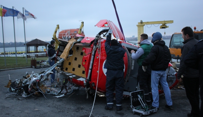 Galerie FOTO / Constanța marchează doi ani de la tragedia de pe Lacul Siutghiol - elicoptersmurdprabusit39-1481791964.jpg