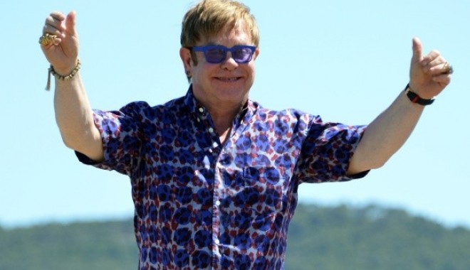 Elton John așteaptă al doilea copil, de la o mamă-surogat - eltonjohnnorth3fb49cf31d-1343427085.jpg