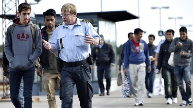 Danemarca ia în calcul mutarea migranților în tabere din afara orașelor - emigranti-1453388855.jpg