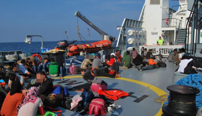 Aproape o sută de emigranți sirieni, salvați de nava amiral a Gărzii de Coastă - emigrantisirieniitalia1-1377442630.jpg