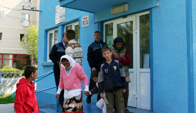 Emigranți sirieni, confundați cu teroriști veniți să atace aeroportul Kogălniceanu! - emigrantisirienimihailkogalnicea-1393349922.jpg
