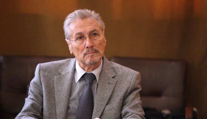 Fostul președinte Emil Constantinescu, operat la Spitalul Militar după ce și-a fracturat clavicula și glezna - emil-1594209691.jpg