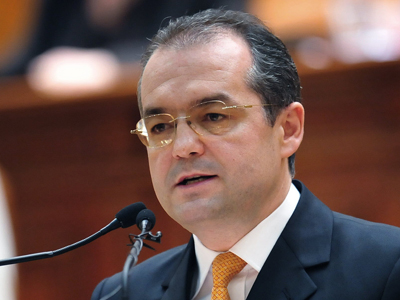 Impozitarea pensiilor nu s-a luat în calcul în legea bugetului pe 2012 - emilboc-1318677474.jpg