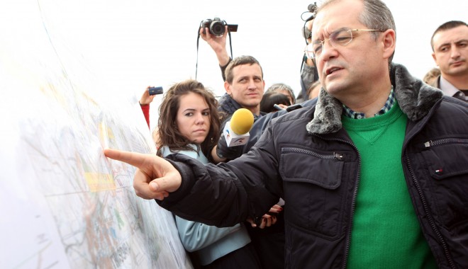 Emil Boc a deschis tronsonul de autostradă Timișoara-Arad - emilboc-1324125931.jpg