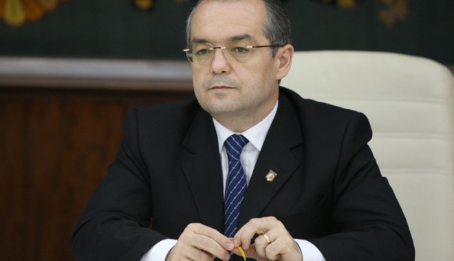 Emil Boc a acceptat să facă parte din Fundația Mișcarea Populară - emilbocaplecat-1391955081.jpg