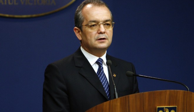 Emil Boc, către primarii PDL: Nu mai faceți parcuri în păduri - emilbocdp-1318592801.jpg