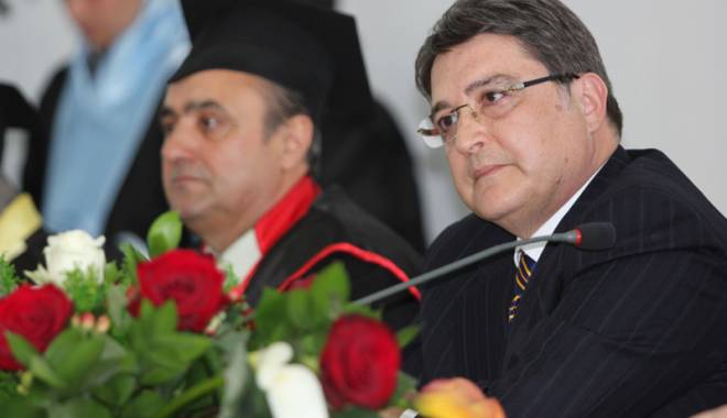 Emil Hurezeanu - Doctor  Honoris Causa  al Universității 