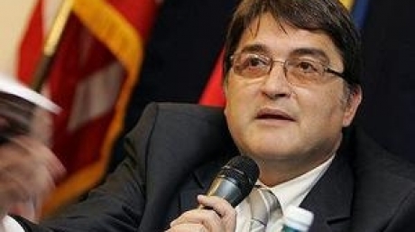 Emil Hurezeanu vine, luni, la Universitatea 