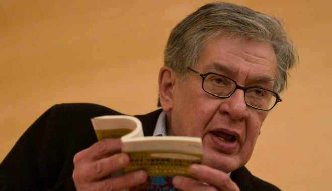 Poet și romancier, în stare gravă la spital - emilio-1390747667.jpg