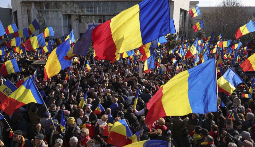 Jandarmeria a prins încă un bărbat având cuțit la el, la protestul lui Georgescu - emm9mszoyxnoptvkyzq4njbjzdvjyjm4-1740223399.jpg