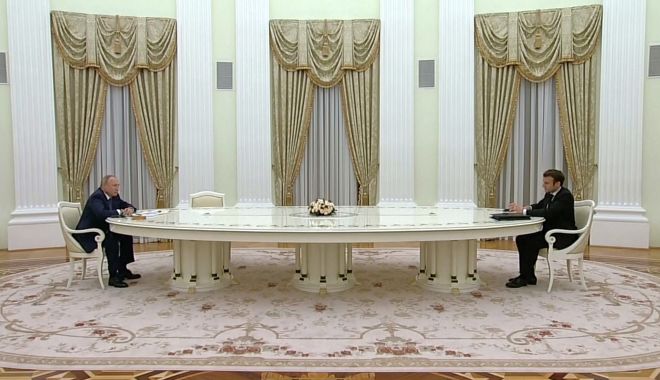 Emmanuel Macron i-a propus lui Vladimir Putin construirea de garanţii concrete de securitate - emmanuel-1644328748.jpg