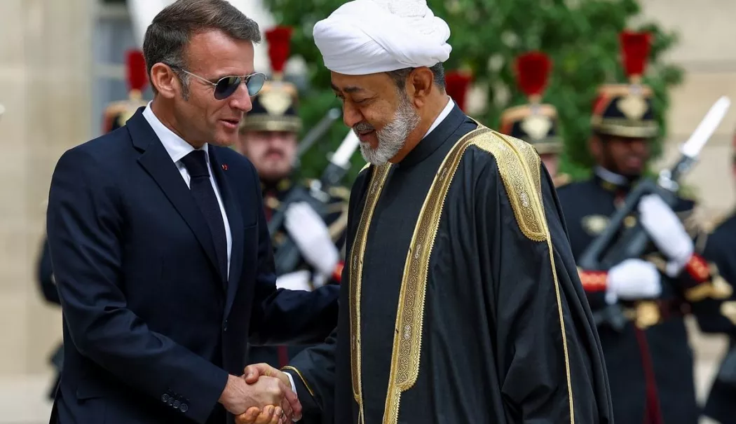Emmanuel Macron și sultanul Omanului, favorabili unei navigații libere în Strâmtoarea Ormuz - emmanuel-1782807303.webp