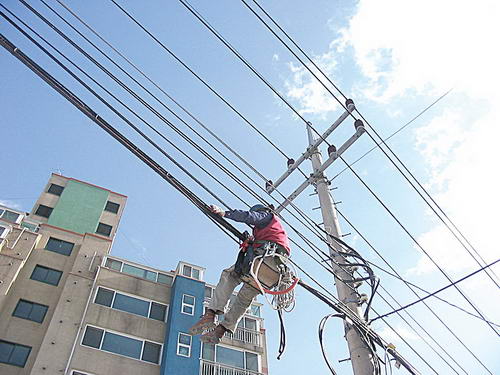 Lucrări ENEL/ Vezi aici unde se oprește curentul electric mâine - enel1337239518-1345972412.jpg