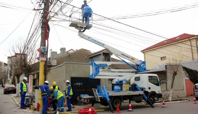 Mai multe zone din Constanța, fără curent electric - enelcurentmuncitoripanouelectric-1459451349.jpg