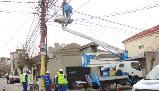 Atenție, se oprește curentul electric  la Constanța! - enelcurentmuncitoripanouelectric-1463417807.jpg