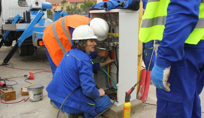 Constănțenii rămân fără curent. Care sunt zonele afectate - enelcurentmuncitoripanouelectric-1511795564.jpg