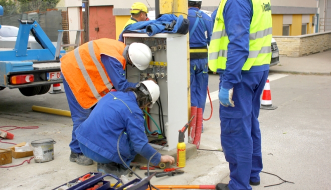 Se oprește curentul electric, la Constanța - enelcurentmuncitoripanouelectric-1516546237.jpg