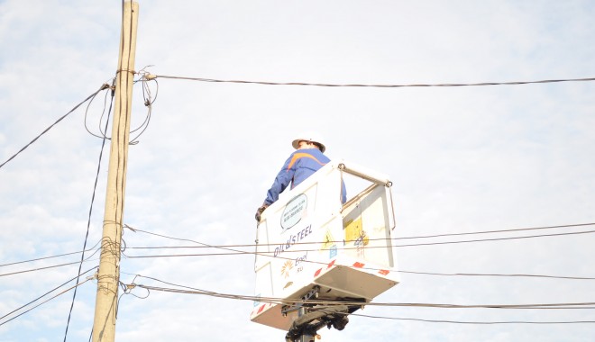 ENEL. Atenție, se oprește curentul electric, astăzi - enellucratorlainaltimepestalp1-1394099140.jpg