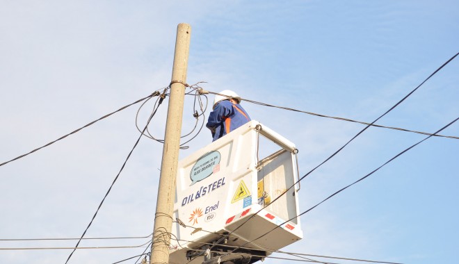 Lucrări ENEL. Află aici unde se oprește curentul electric, luni - enellucratorlainaltimepestalp3-1383477156.jpg