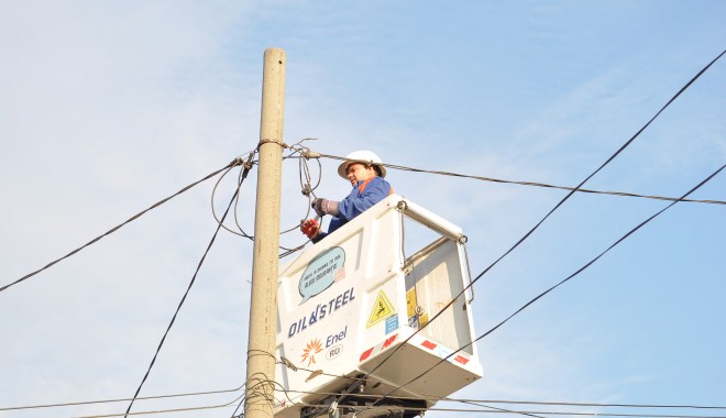 Lucrări ENEL. Vezi aici unde se oprește curentul electric, astăzi - enellucratorlainaltimepestalp5-1366009101.jpg