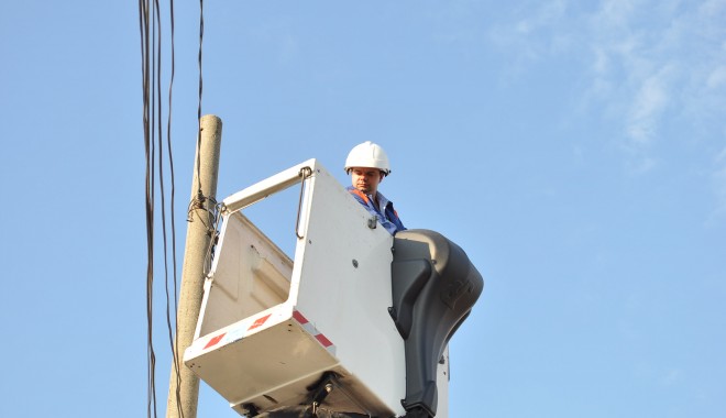 Lucrări ENEL. Află aici unde se oprește curentul electric, luni - enellucratorlainaltimepestalp8-1394981551.jpg