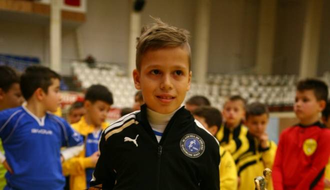 Fotbal: Constănțeanul Luca Băsceanu, desemnat cel mai bun jucător al Memorialului Ene - enelucasursaacademiahagiro-1419165237.jpg