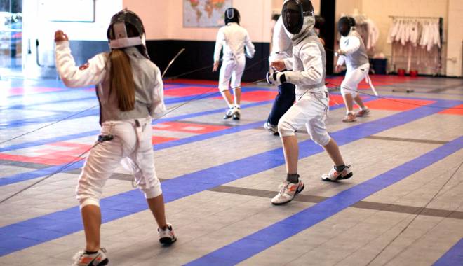 En garde! Micii spadasini ai Constanței participă la CN de copii - engarde-1435085821.jpg
