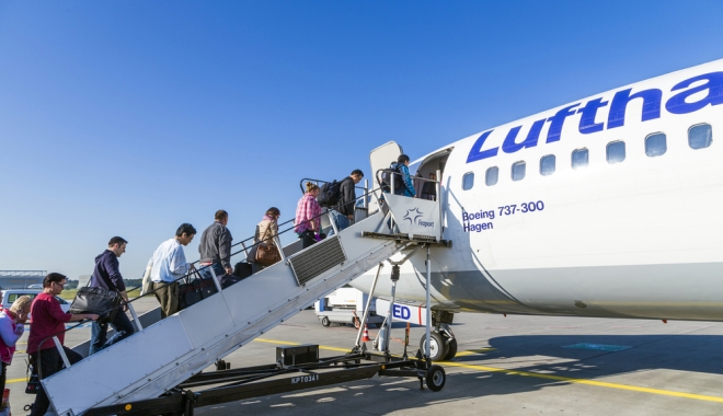 Rămânem fără locuitori! Iată topul orașelor din care fug românii - englishvocabularywordsairport2-1471856162.jpg